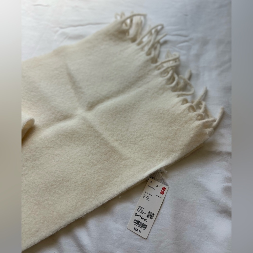 Uniqlo white cream scarf